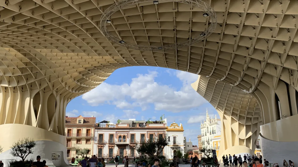 Kulturreisen (Foto: Simon Gebs) Kulturreisen — Metropol Parasol in Sevilla (Foto: Simon Gebs)