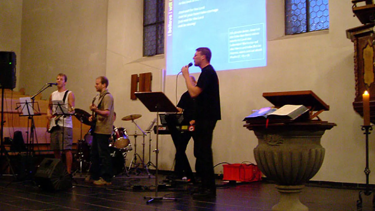 Band im Gottesdienst (Foto: Kirchenweb Bilder)